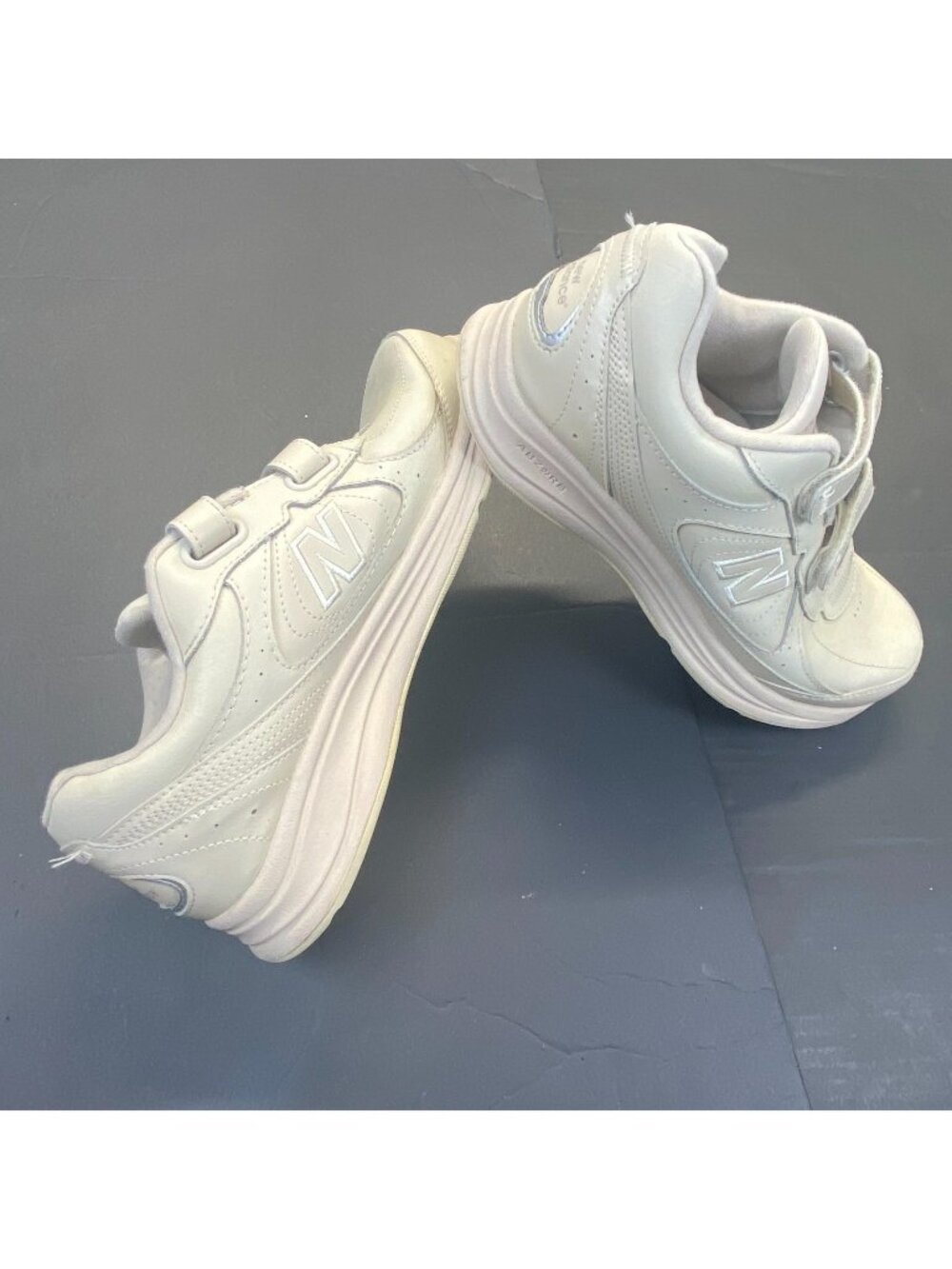 New Balance Walking Shoes Women 10 Wide Beige 577 V1 Hook & Loop Leather WW577VB